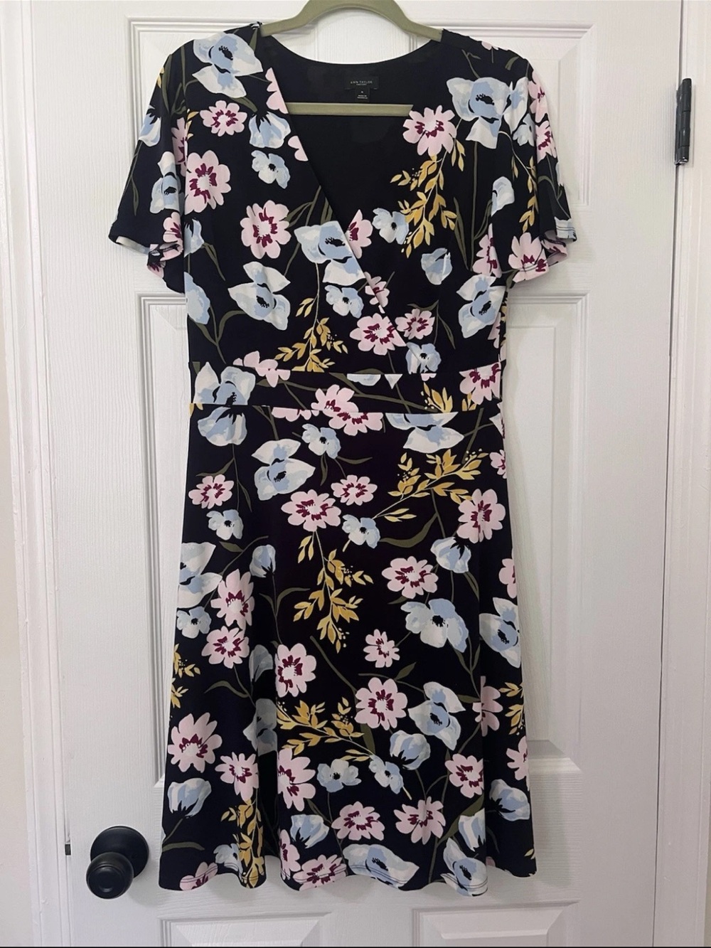 Ann Taylor Medium Women’s Navy Floral Pink Fitted Business Work Attire Dress